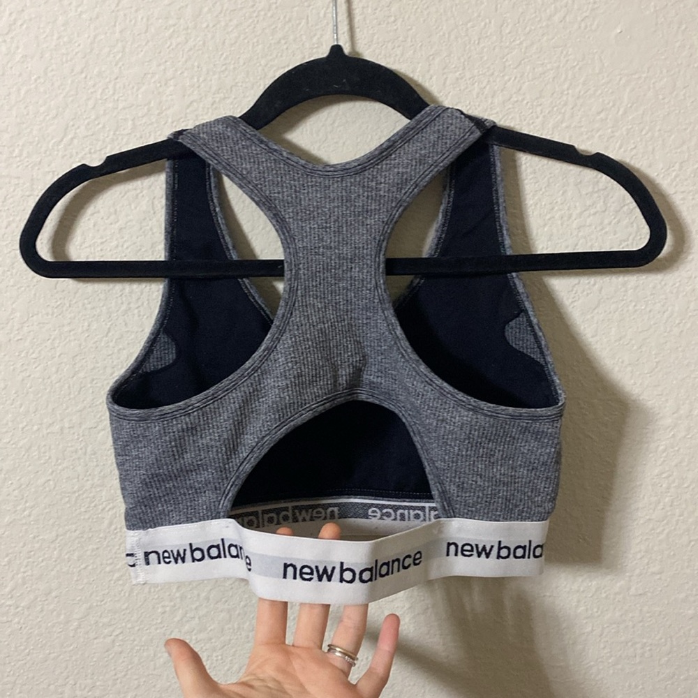 🌵New Balance Women's Gray Sports Bra! - Picture 5 of 5